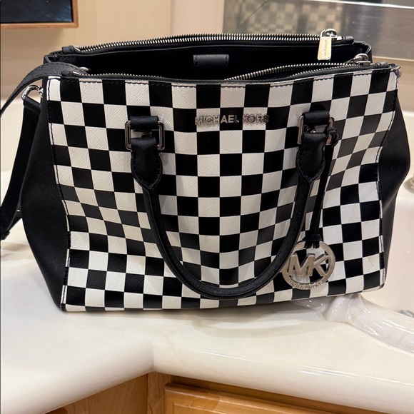 Michael Kors Black and White Checkered Satchel & Wallet - Picture 2 of 10
